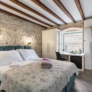 Apartment Bonbon Old Town Private En-suite, Split